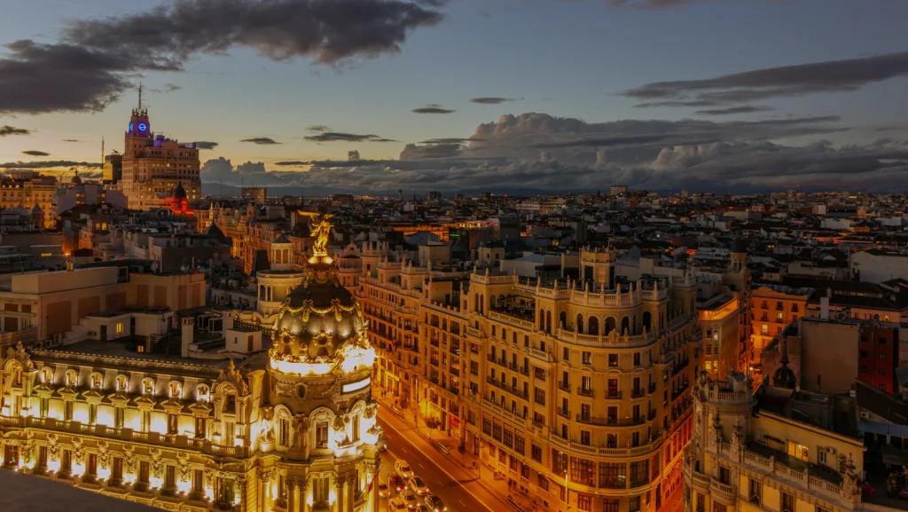 Cuando se trata de crear videos publicitarios en Madrid, la capital destaca como un lugar privilegiado para la producción audiovisual.